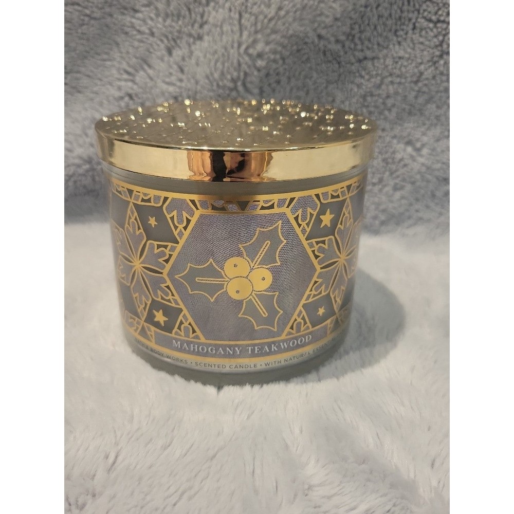 *NWT*Bath & Body Works 3 wick candle. Mahogany Teakwoord Holiday